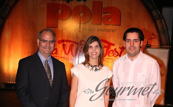 Cientos de clientes de Super Pola disfrutaron una noche de exquisitos vinos en el Pola Wine Fest
