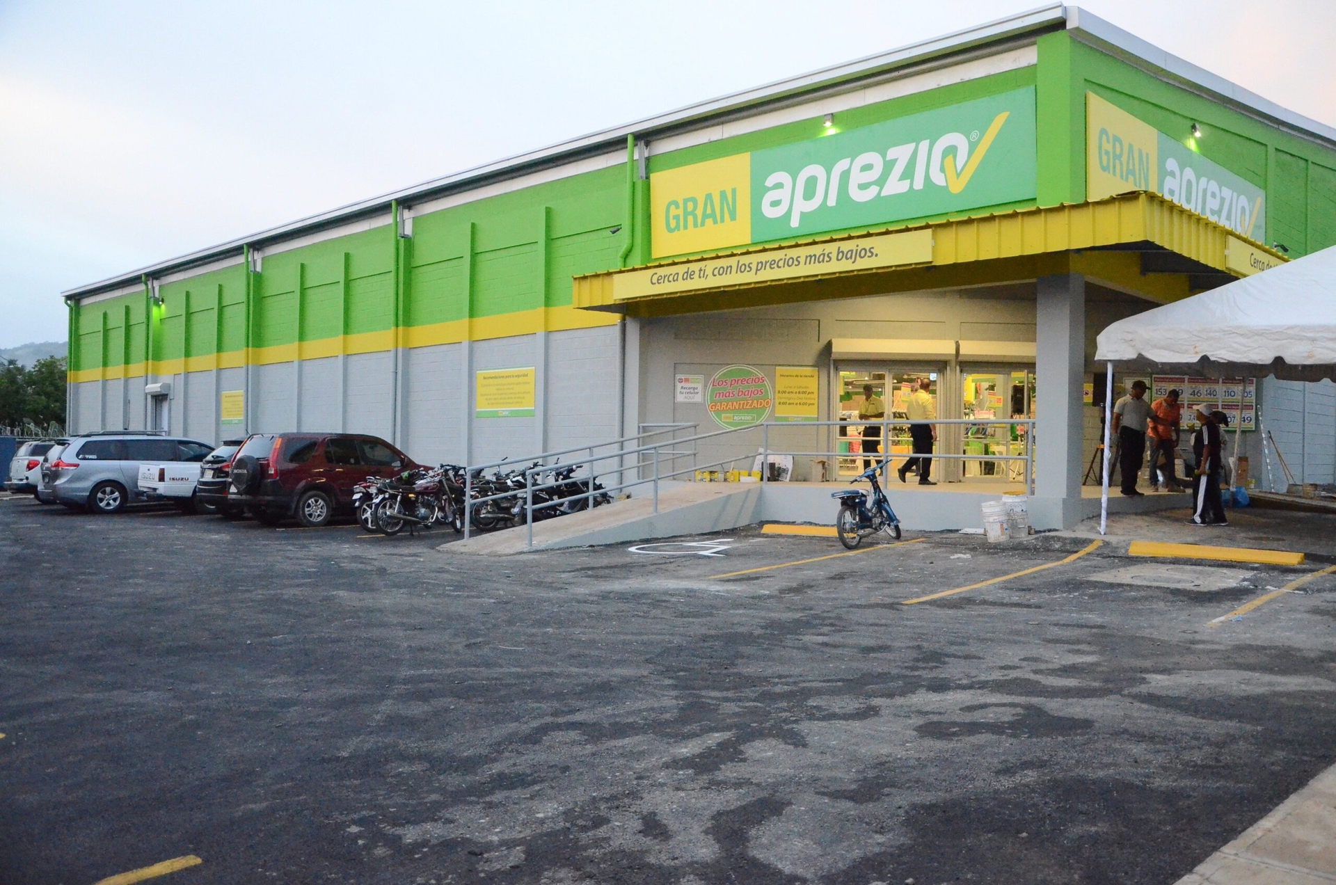 Grupo Ramos estrena nuevo formato de tienda con apertura de Gran Aprezio Cotuí